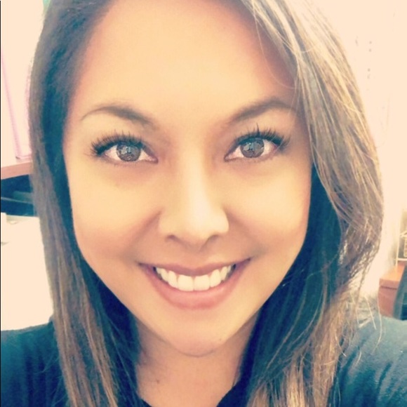 Meet your Posher, Deanna - Picture 2 of 5